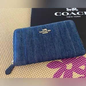 NWT Coach Blue Denim Quilted Medium Size Zip Wallet